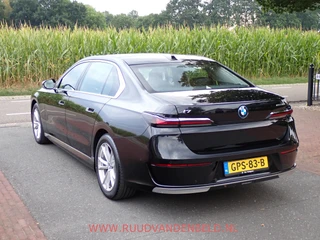BMW i7 – thumbnail 3