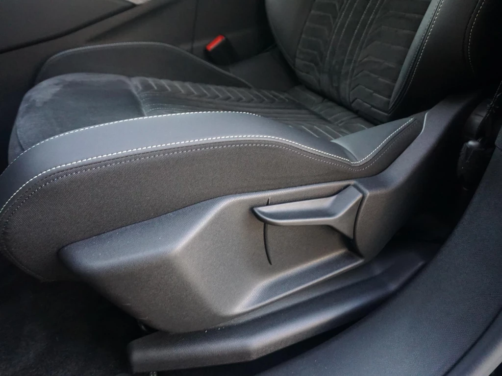 Peugeot e-3008 – foto 11