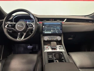 Jaguar F-PACE – thumbnail 18