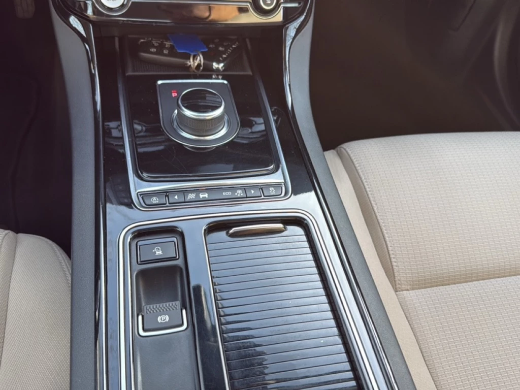Jaguar XE – foto 16