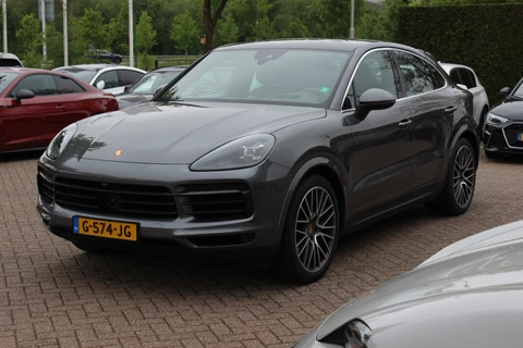 Porsche Cayenne Coupé 3.0 E-Hybrid / Panoramadak / 360Camera / Head-up / Softclose / Luchtvering / 21'' / Bose / Sportchrono / Stoelventilatie+Massage / Stoelverwarming 4x / Dodehoek / DAB / ACC