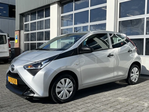Toyota Aygo 1.0 VVT-i x-fun Airco Cruise controle 5-Deurs Telefoonverbinding Stuurwielbediening 4-Persoons