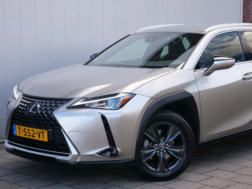 Lexus UX – foto 1
