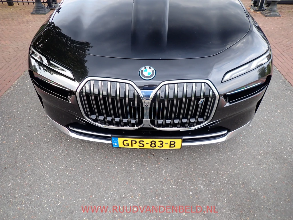 BMW i7 – foto 8