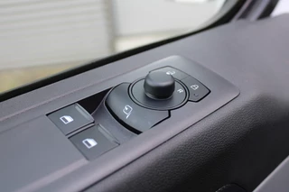 Ford Transit Custom – thumbnail 23
