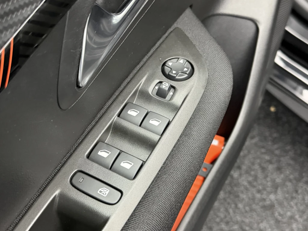 Peugeot 208 – foto 11