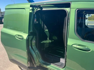 Ford Transit Courier – thumbnail 9