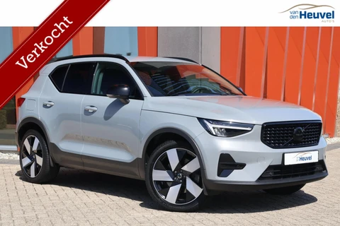 Volvo XC40 T4 Recharge Ultimate Dark | Stoelverwarming | Trekhaak | Leder | Panoramadak | H/K | Glossy Black | keyless