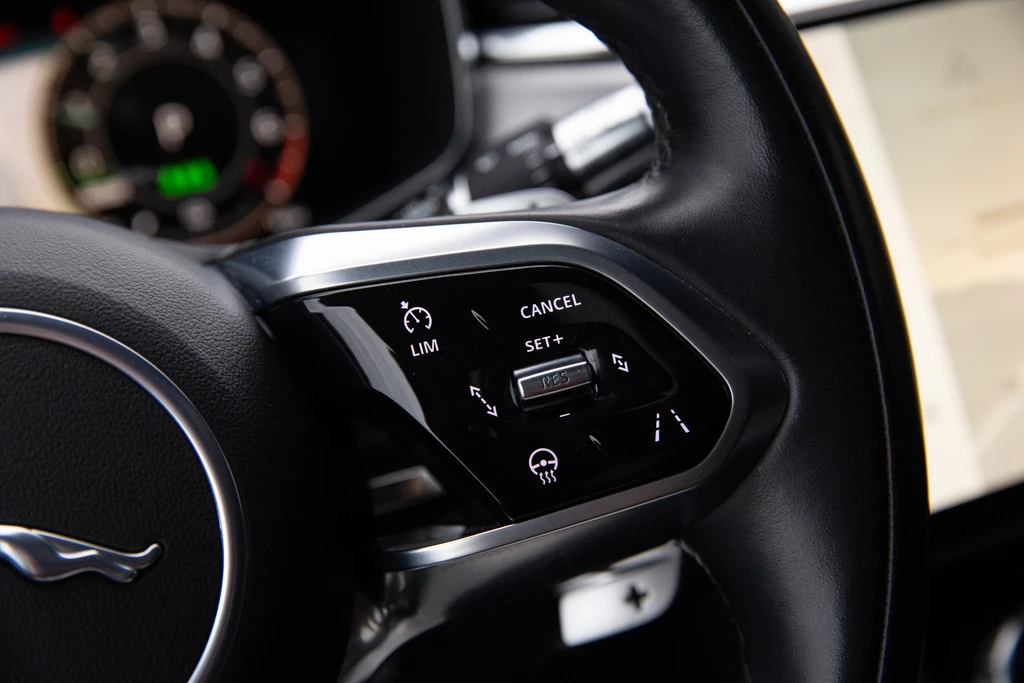Jaguar F-PACE – foto 11
