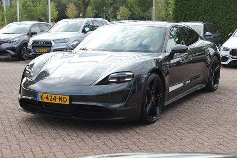 Porsche Taycan 4S Performance 84 kWh / SoH 92% / Panoramadak / 360Camera / Passenger Display / Luchtvering / 21'' / Sportchrono / Bose / Stoelverwarming / Dodehoek / DAB / ACC / Warmtepomp