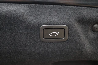 Jaguar XE – thumbnail 14