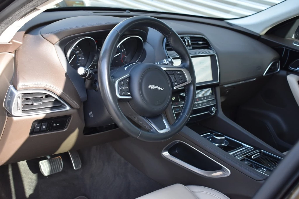 Jaguar F-PACE – foto 15