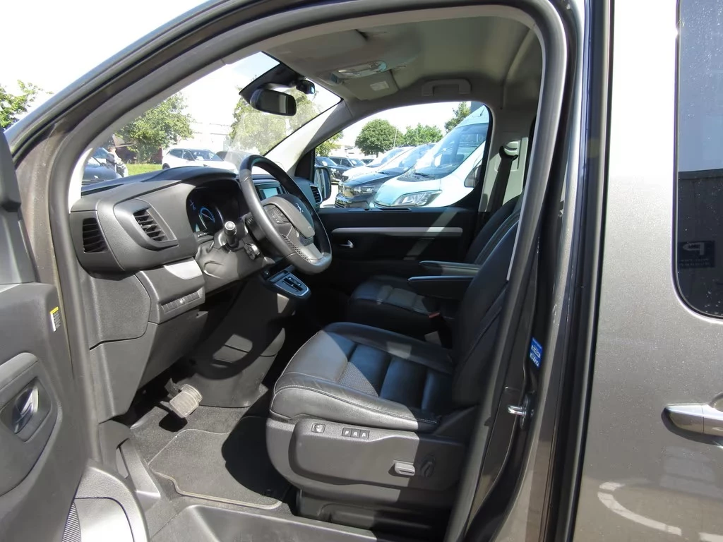 Peugeot e-Traveller – foto 8