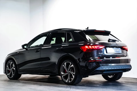 Audi A3 Sportback 45 TFSI e S-Line Black ed|Pano dak|Elek stoelen|Camera|Full led