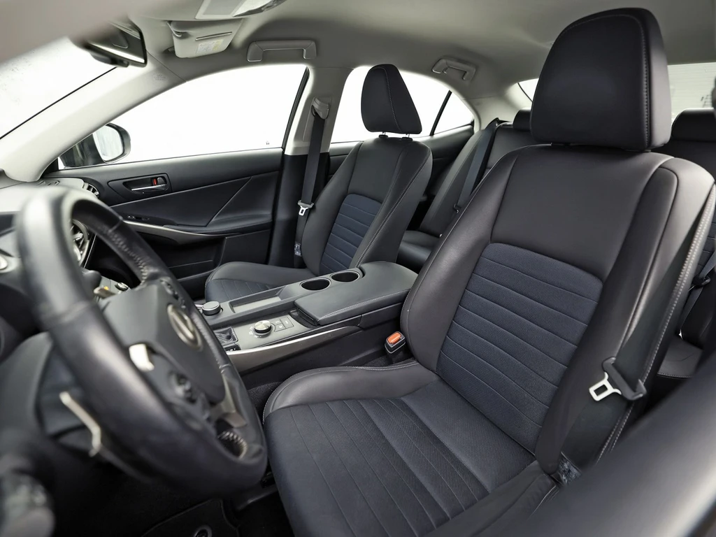 Lexus IS – foto 15