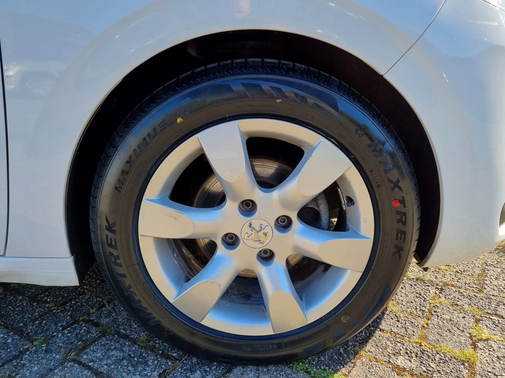 Peugeot 208 – foto 10