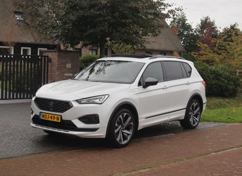 SEAT Tarraco 1.4 TSI e-Hybrid PHEV FR | Panoramadak | Trekhaak | 360 Camera | Sfeerverlichting | Sportstoelen | Dealeronderhouden |