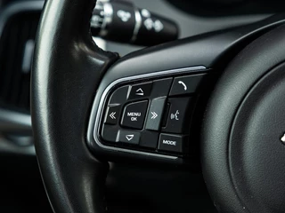 Jaguar E-PACE – thumbnail 44