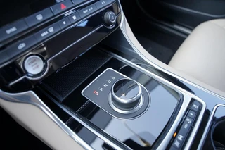 Jaguar XE – thumbnail 32