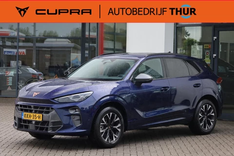 CUPRA Terramar 1.5 TSI e-Hybrid Business SOH 100% | 204PK / 150kW, area view elektrische stoelverstelling met geheugen head up display LED Matrix digital drive pure performance pack trekhaak voorbereiding interieur pakket II 18" LMV met 4 seizoenen banden EDGE pakket intelligent drive pakket privacy glas elektrische achterklep met voetbediening stoelverwarming lederen multifunctioneel verwarmbaar stuurwiel adaptief onderstel key less advanced spiegel pakket klasse III alarm park assist ACC