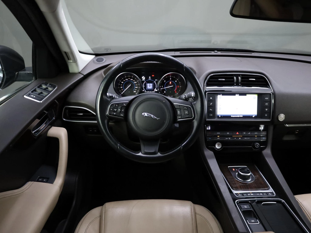 Jaguar F-PACE – foto 10