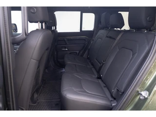 Land Rover Defender – thumbnail 12