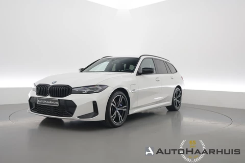 BMW 3 Serie 330e M-Sport | Rijklaar! | Widescreen | ShadowLine | HUD | Dodehoek | Leder | Stuur-Stoelverw. | Nav+App.Connect | Sfeerverl. | Elek. Klep | LED | Rijmodus | Cruise V