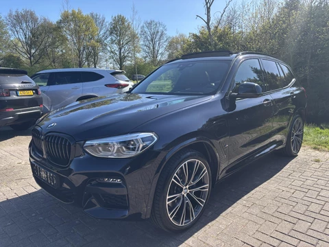 BMW X3 xDrive30e M Sport  | Plug-in Hybrid 292pk | VOL! | Panormamadak | Adaptive cruise | Trekhaak | M-pakket | Sportstoelen | 21 inch | Head-up Display | Memory seats | Harman Kardon | 360 graden camera | Keyless | Stoelverwarming | Adaptief deming systeem | Draadloos opladen