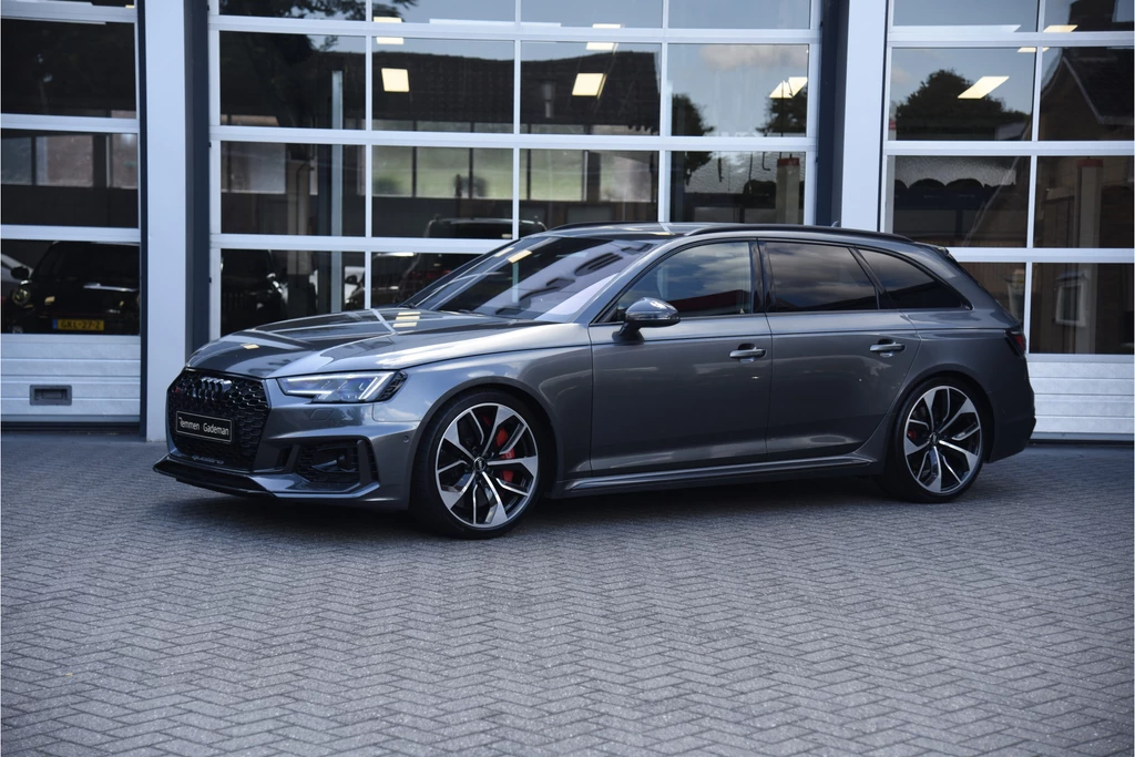 Audi RS4 – foto 1