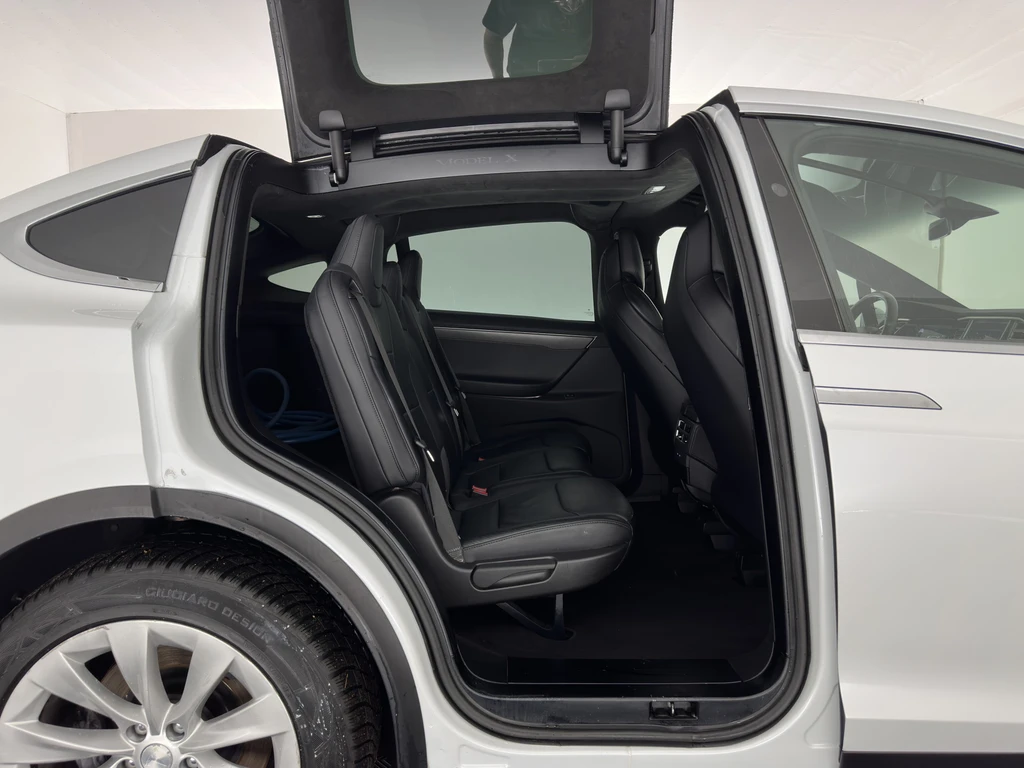 Tesla Model X – foto 11