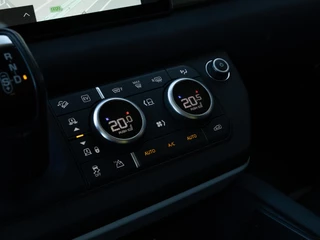 Land Rover Defender – thumbnail 17