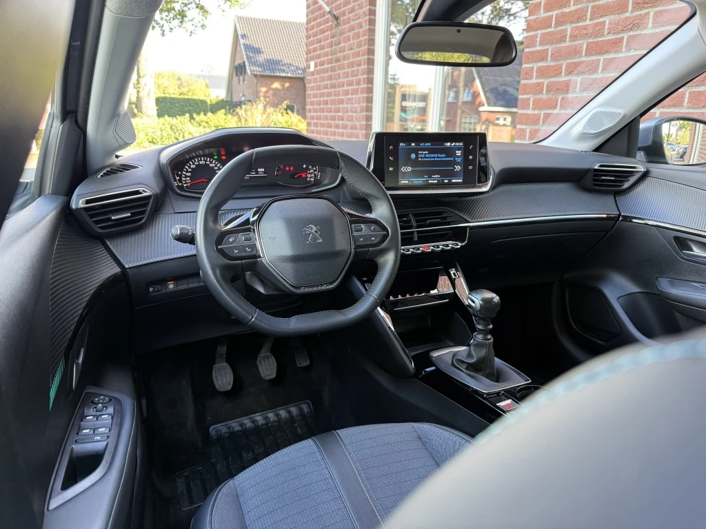 Peugeot 208 – foto 10