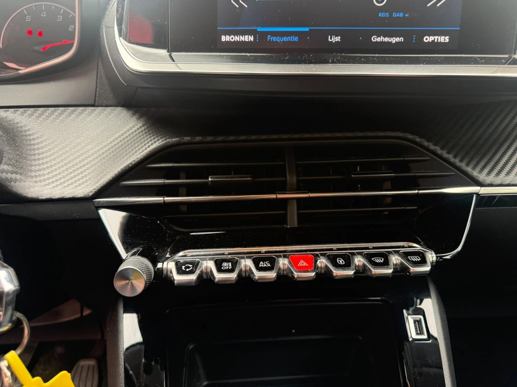 Peugeot 208 – foto 17