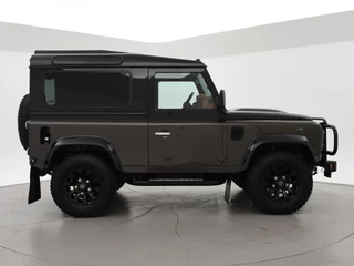 Land Rover Defender – thumbnail 5