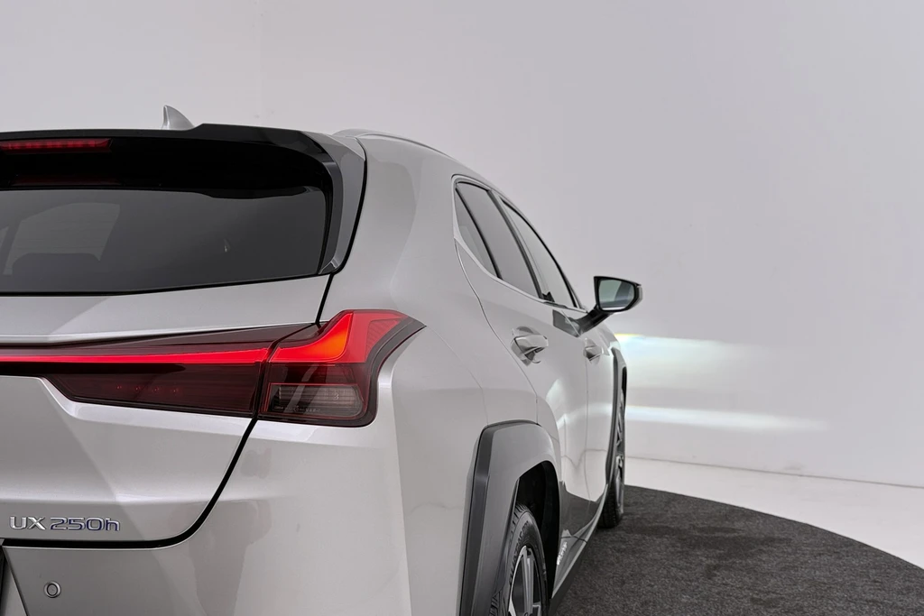 Lexus UX – foto 9