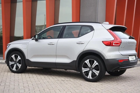Volvo XC40 T5 Recharge Ultimate Dark | Stoelverwarming | Trekhaak | Parkeercamera | BLIS | Pilot Assist | H/K | Keyless