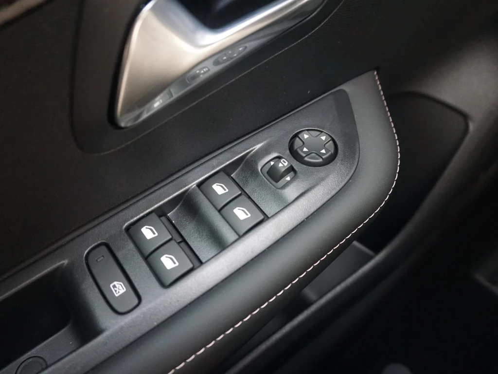 Peugeot 208 – foto 12