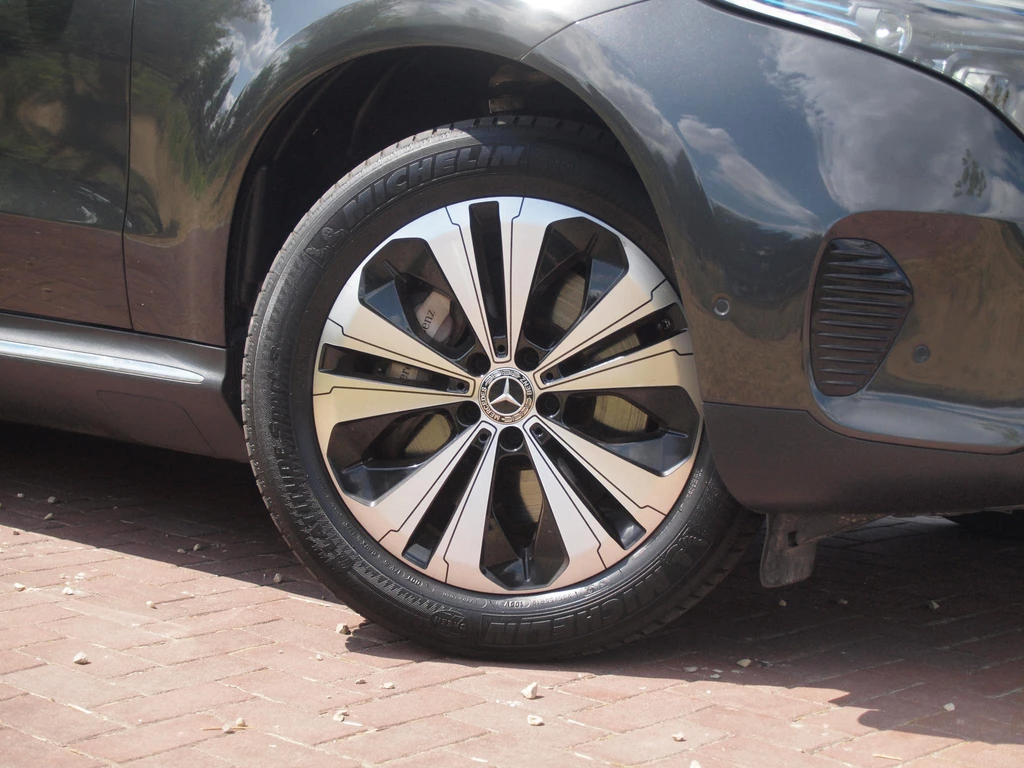 Mercedes-Benz EQC – foto 12