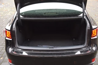 Lexus IS – thumbnail 12
