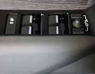 Land Rover Range Rover Velar – thumbnail 29