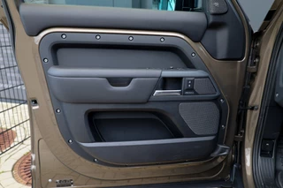 Land Rover Defender – thumbnail 24