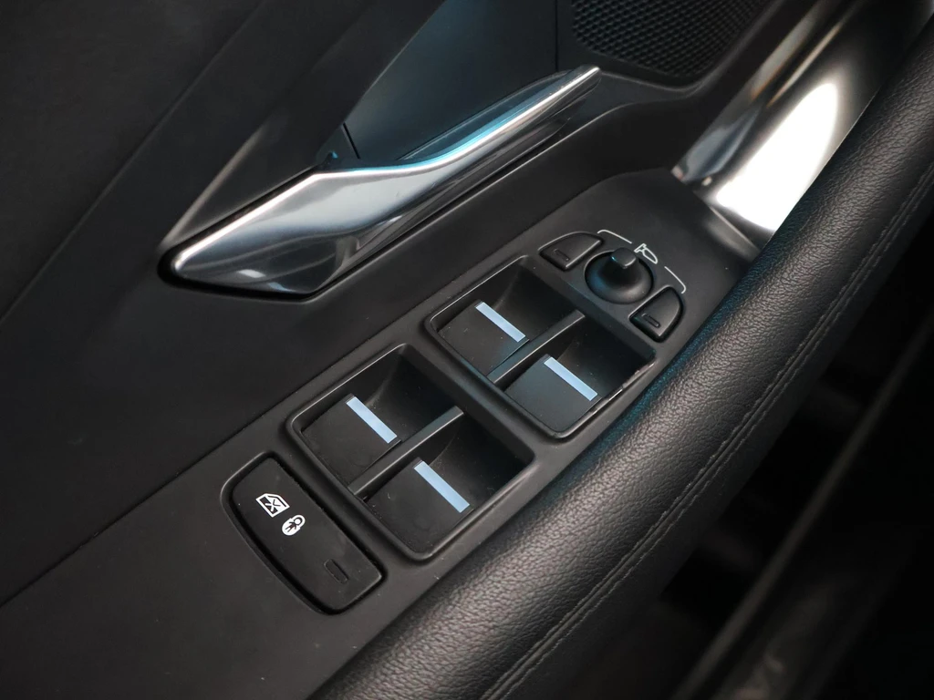 Jaguar E-PACE – foto 28