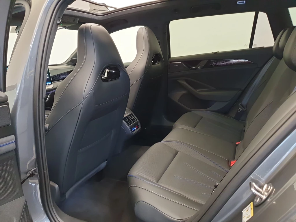 Volkswagen Passat – foto 24