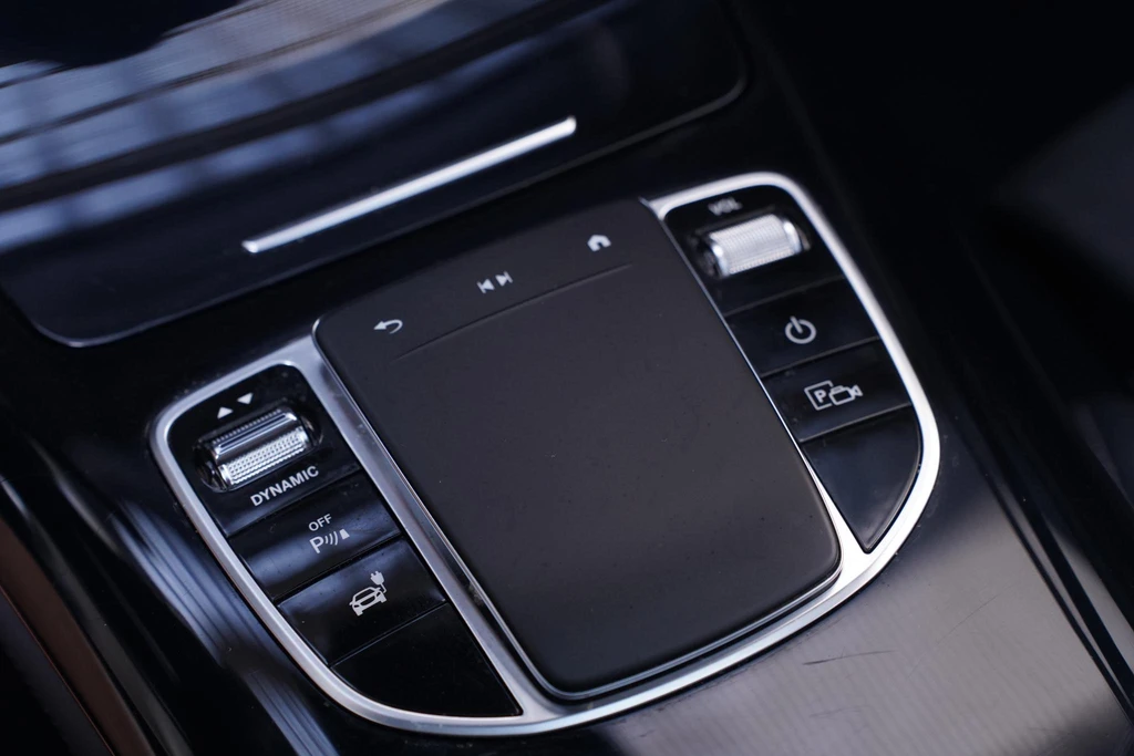 Mercedes-Benz EQC – foto 35