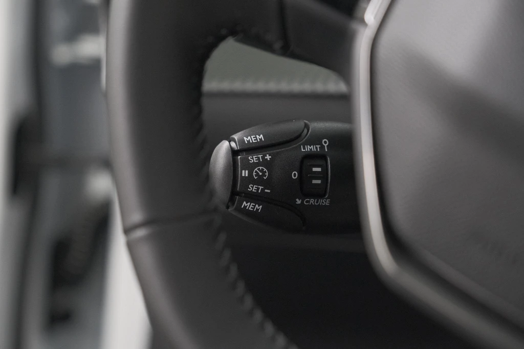 Peugeot e-208 – foto 43