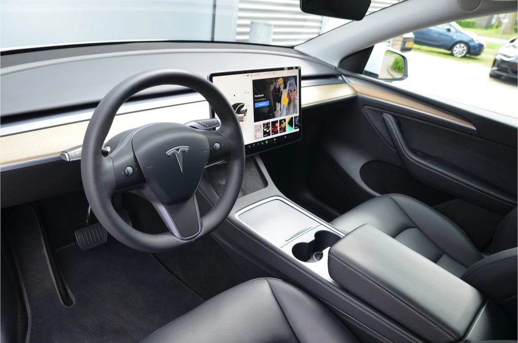 Tesla Model Y – foto 8