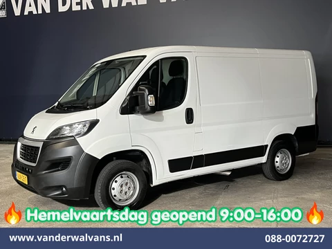 Peugeot Boxer 2.2 BlueHDi 120pk L1H1 Euro6 Airco | Camera | Navigatie | Trekhaak | Cruisecontrol Parkeersensoren, Bijrijdersbank