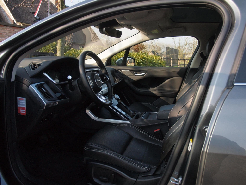 Jaguar I-PACE – foto 12