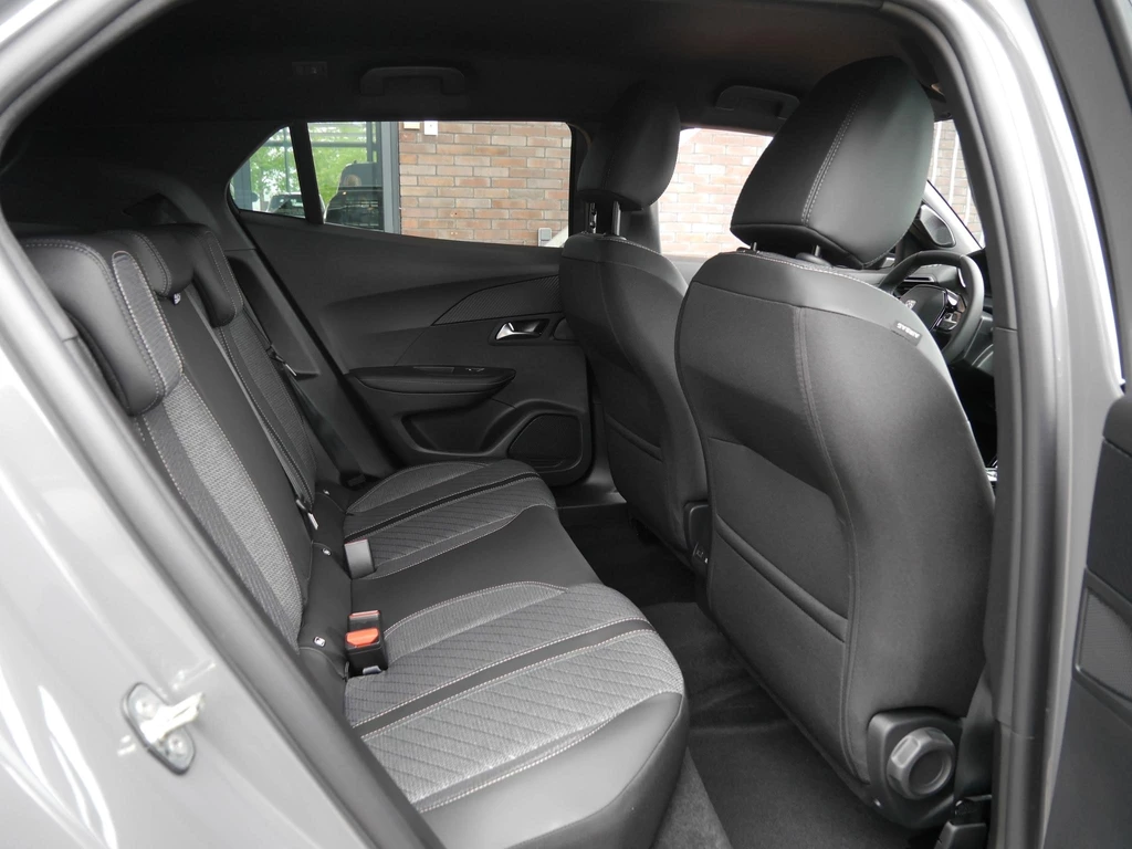 Peugeot e-2008 – foto 12