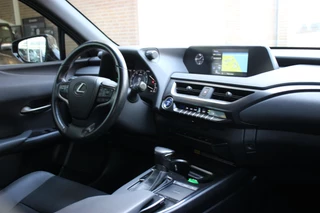 Lexus UX – thumbnail 10
